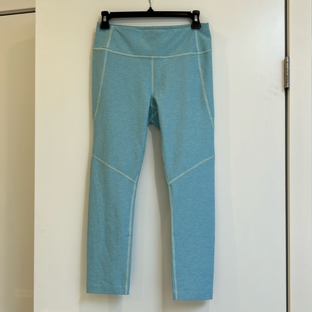 Outdoor Voices 3/4 warmup leggings medium NWT